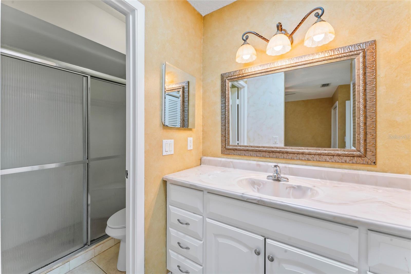 Listing photo id 21 for 7511 Mayfair Court