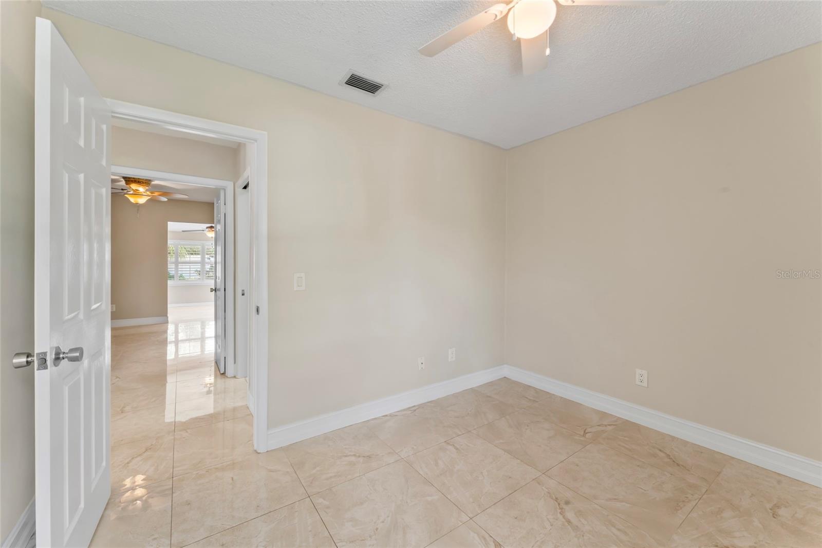 Listing photo id 25 for 7511 Mayfair Court