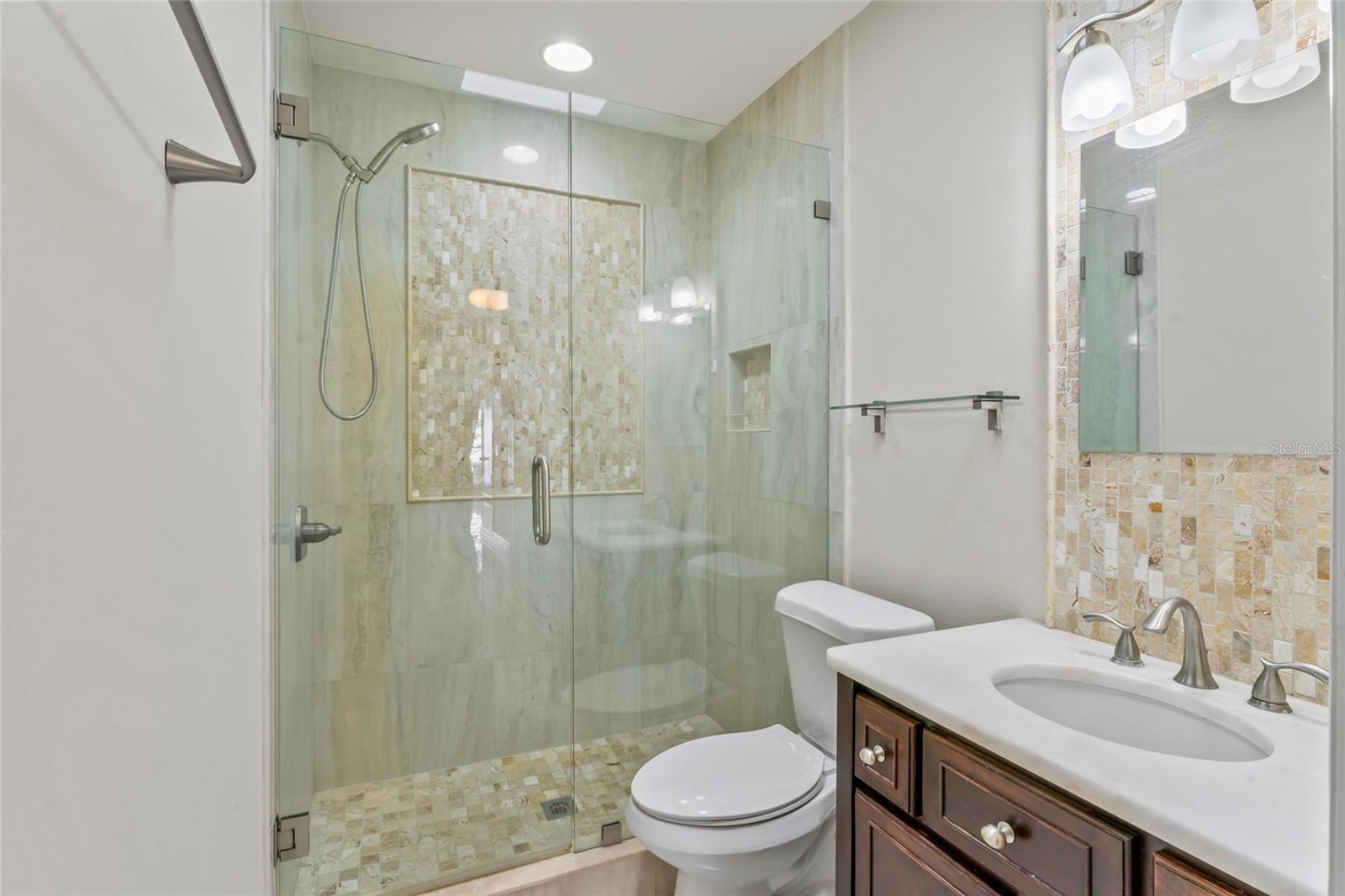 Listing photo id 27 for 7511 Mayfair Court