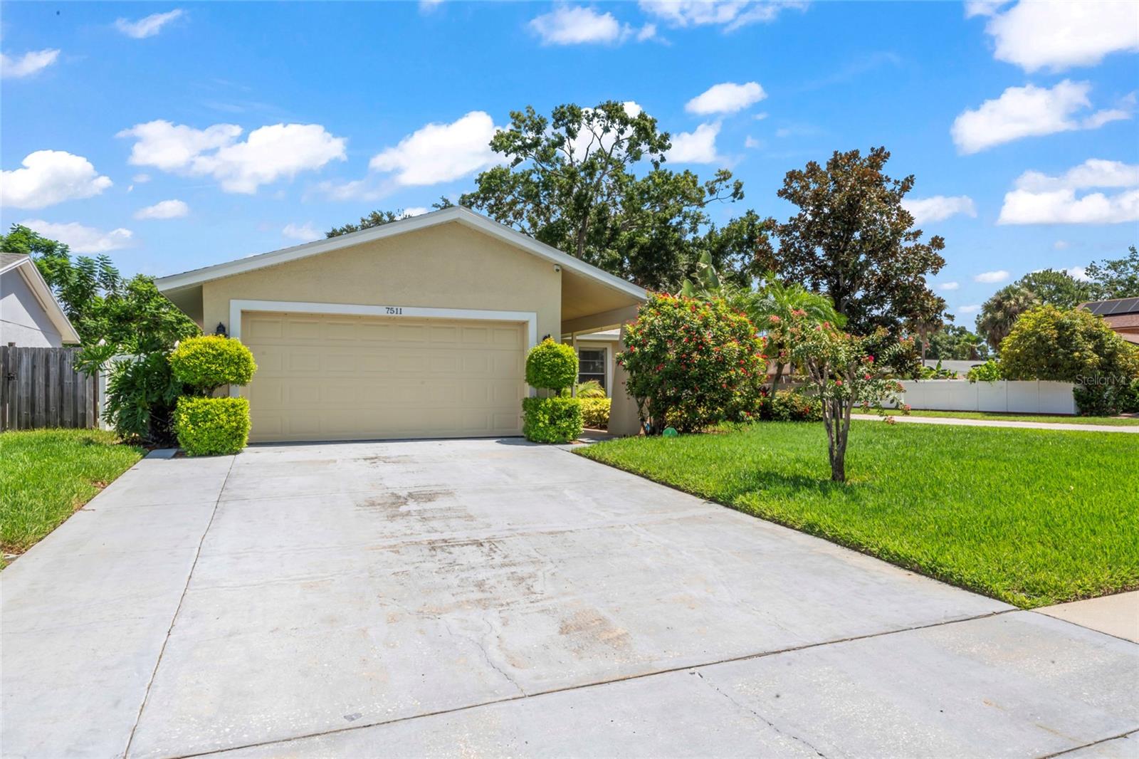 Listing photo id 1 for 7511 Mayfair Court