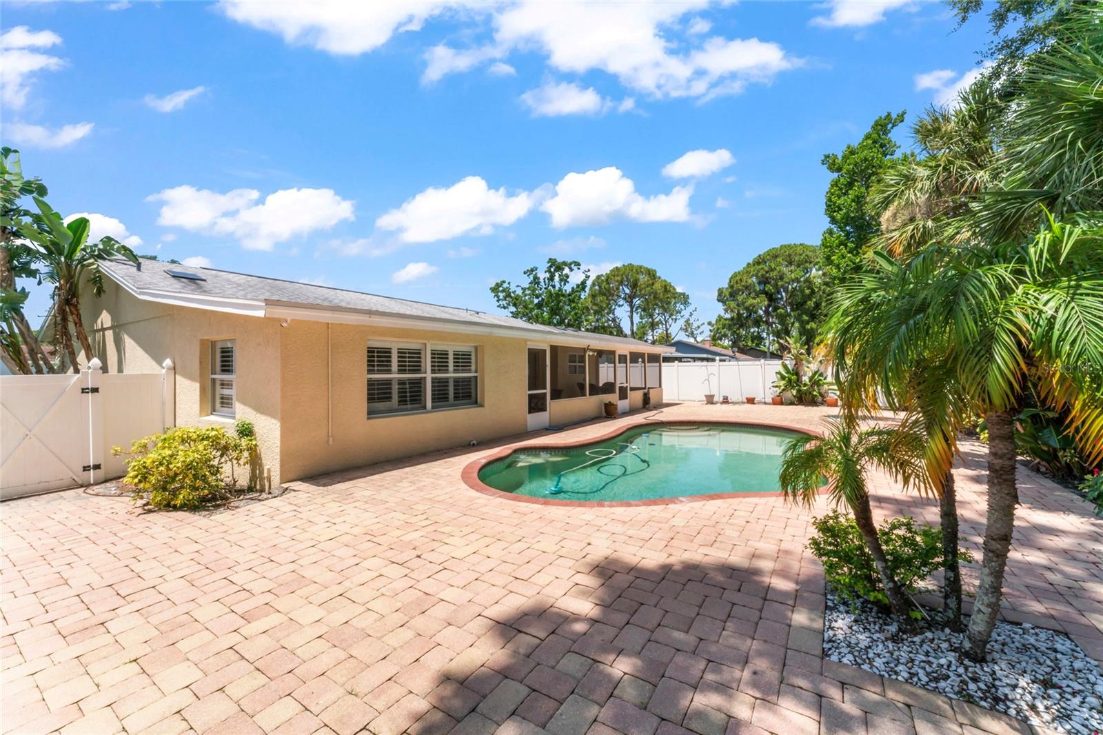Listing photo id 30 for 7511 Mayfair Court