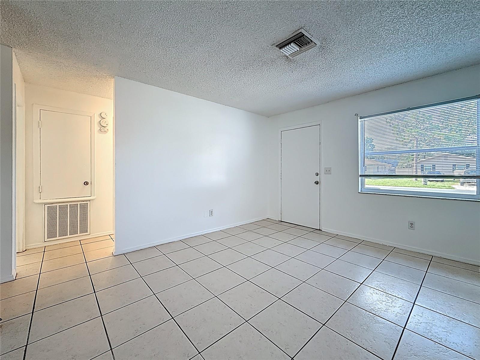 Image 23 of 40 For 2319 18th Avenue Sw