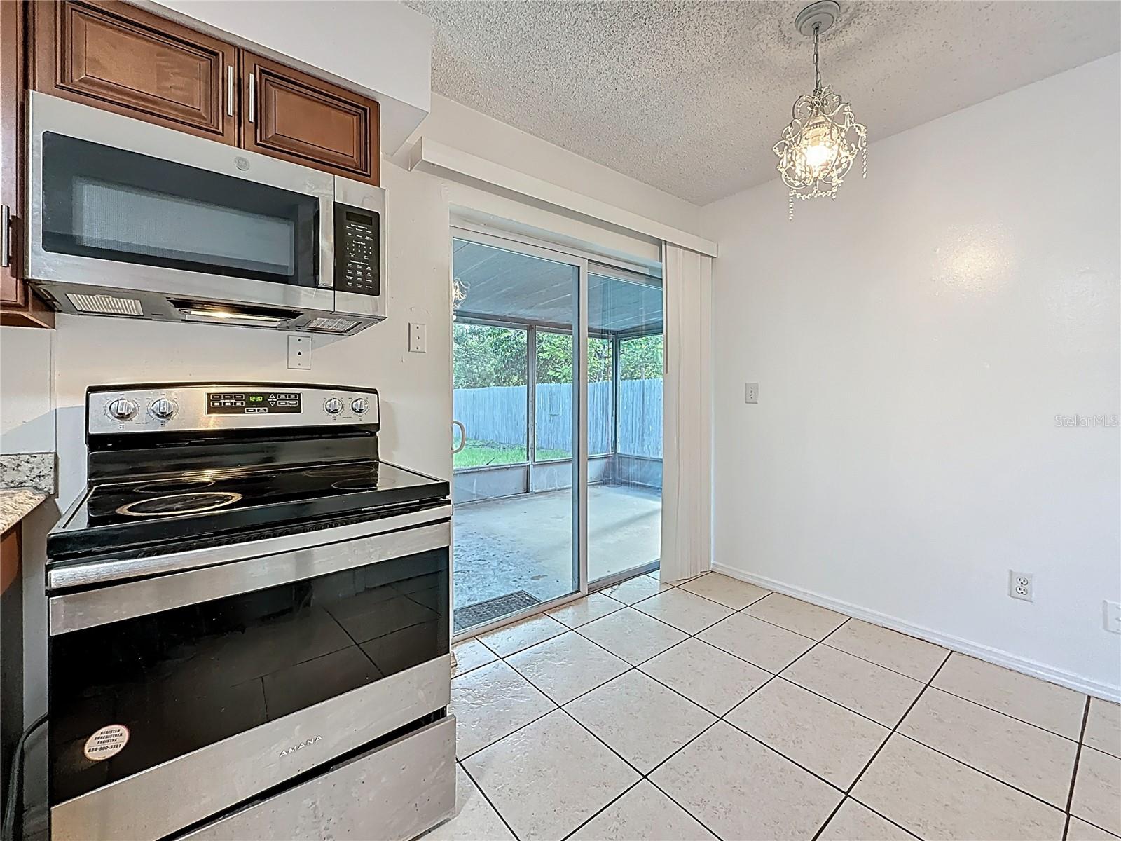 Image 4 of 40 For 2319 18th Avenue Sw