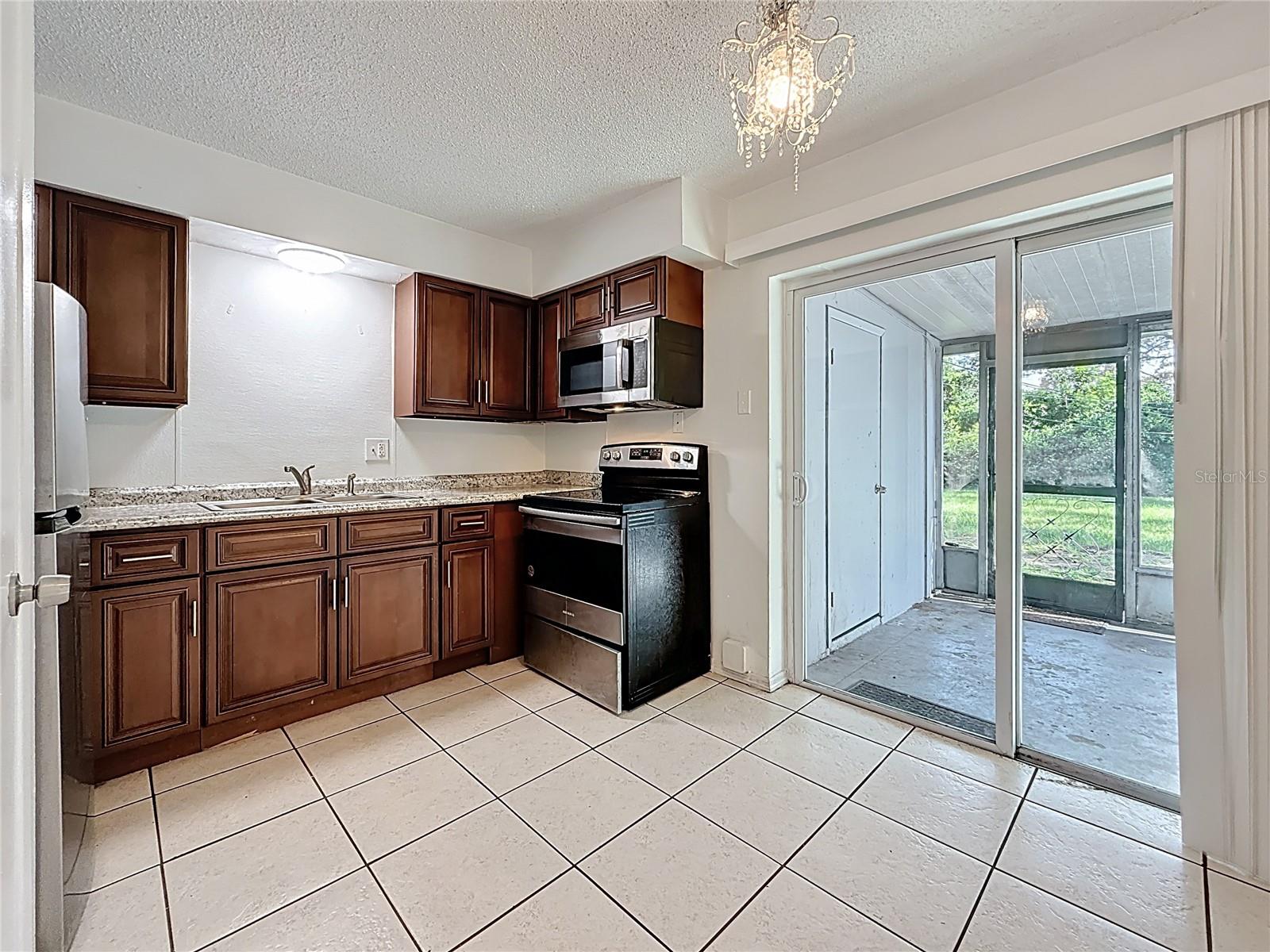 Image 5 of 40 For 2319 18th Avenue Sw