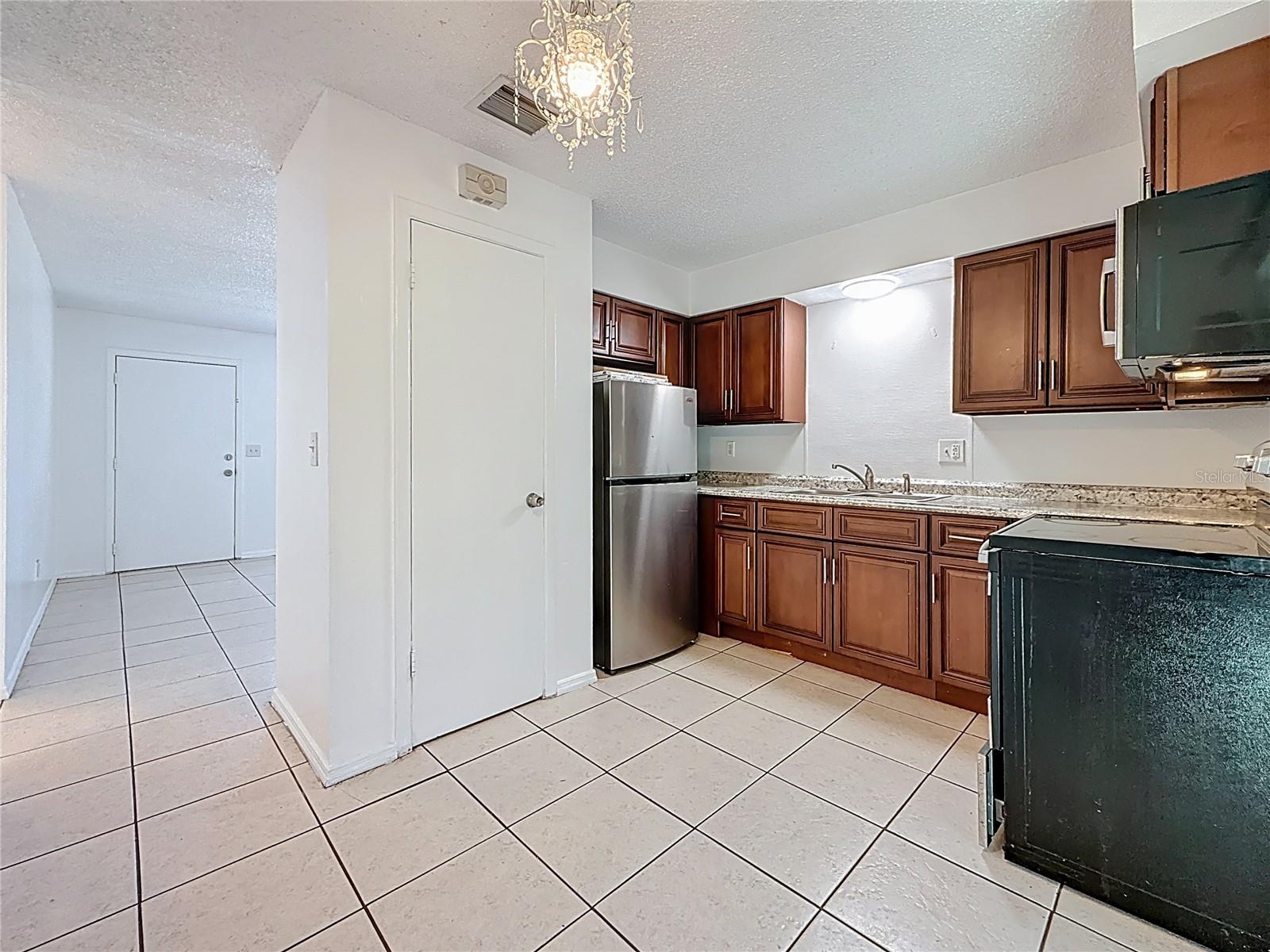 Image 6 of 40 For 2319 18th Avenue Sw