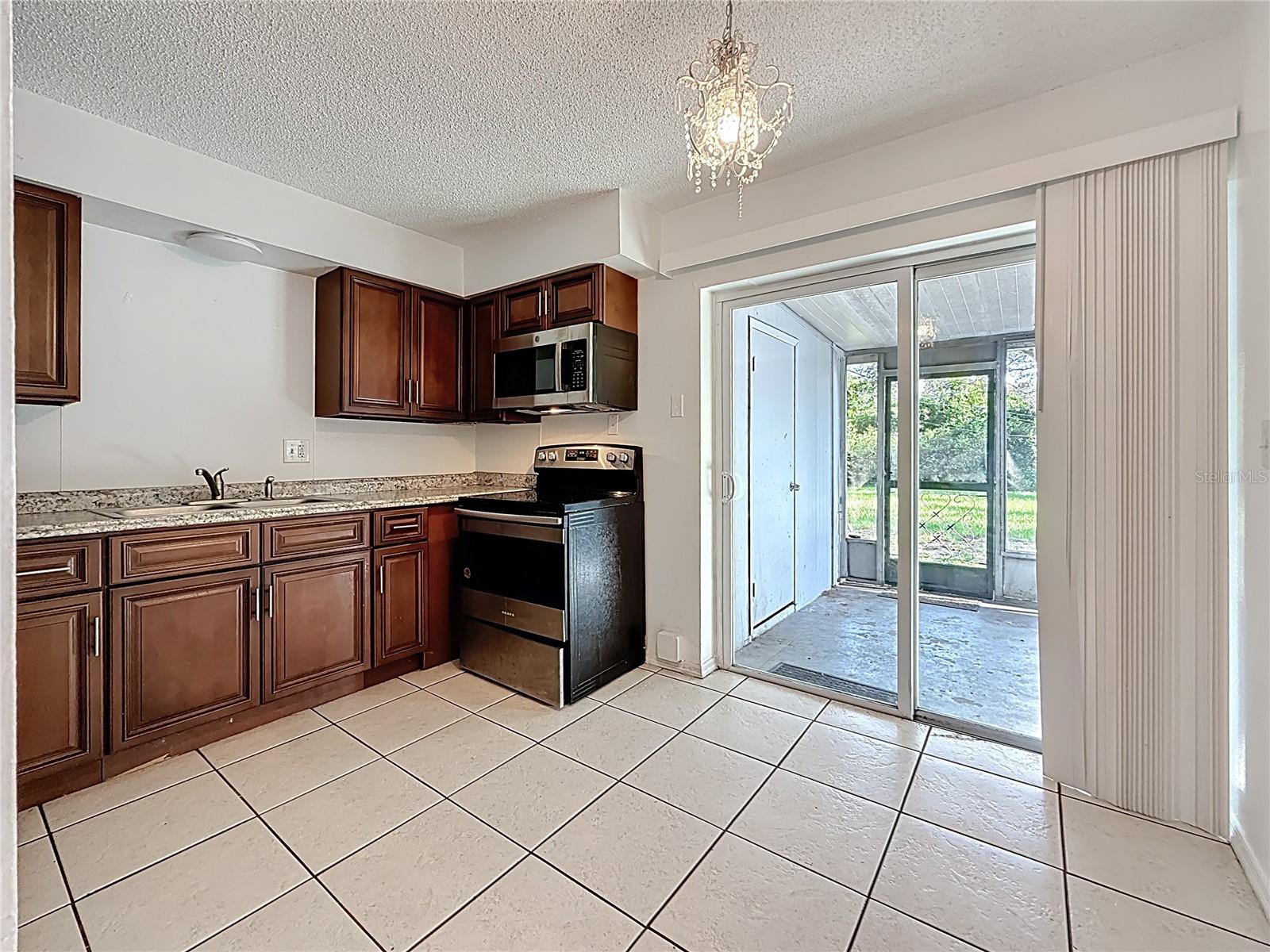 Image 9 of 40 For 2319 18th Avenue Sw