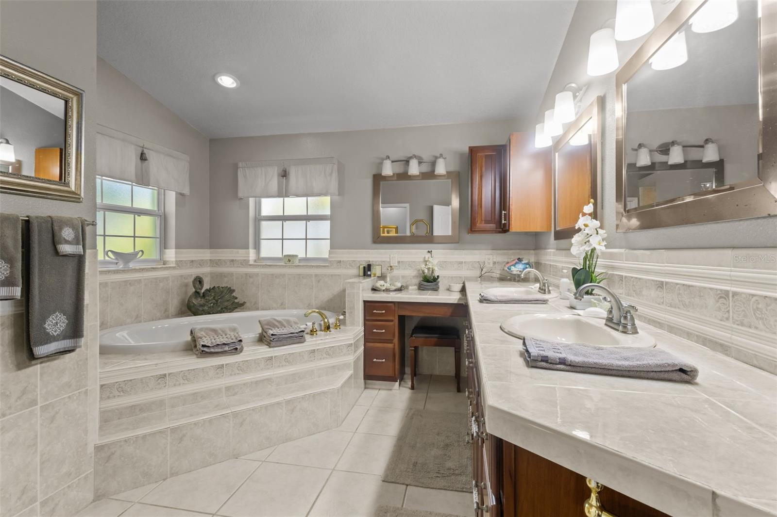 Image 17 of 53 For 7109 San Jose Loop
