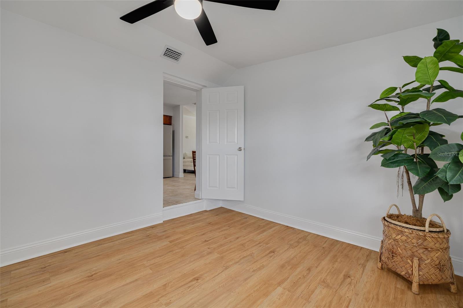 Image 12 of 27 For 5417 14th Avenue S