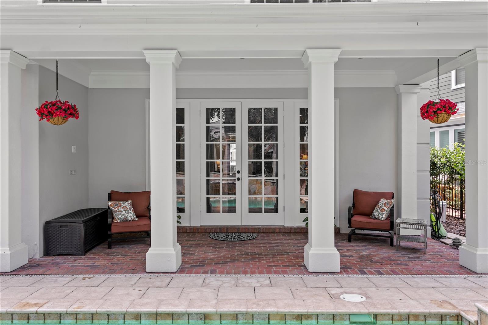 Listing photo id 12 for 901 Harbour Bay Drive