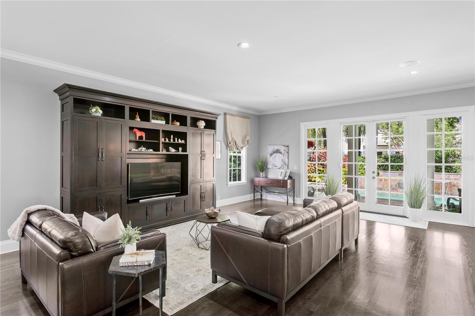 Listing photo id 13 for 901 Harbour Bay Drive