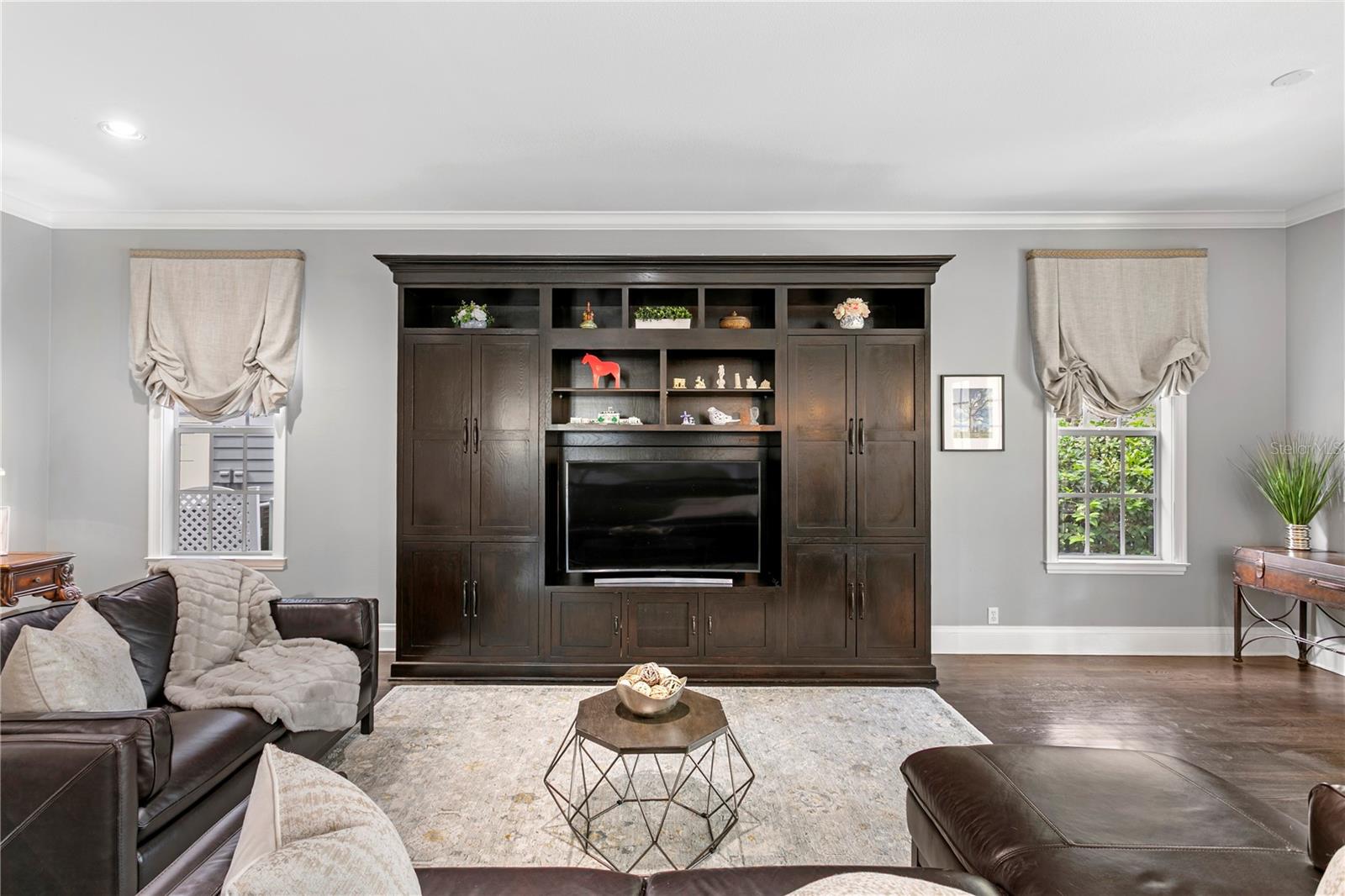 Listing photo id 14 for 901 Harbour Bay Drive