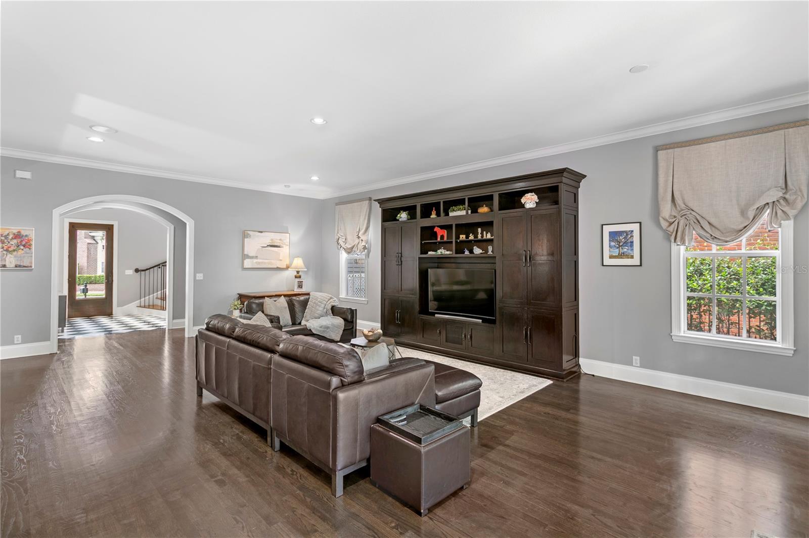 Listing photo id 15 for 901 Harbour Bay Drive