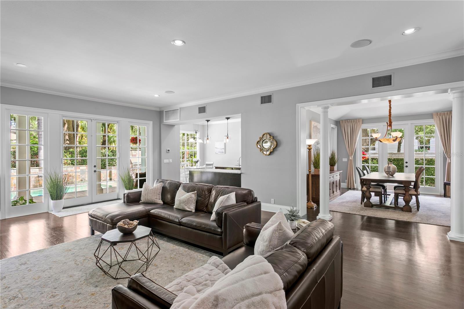 Listing photo id 16 for 901 Harbour Bay Drive