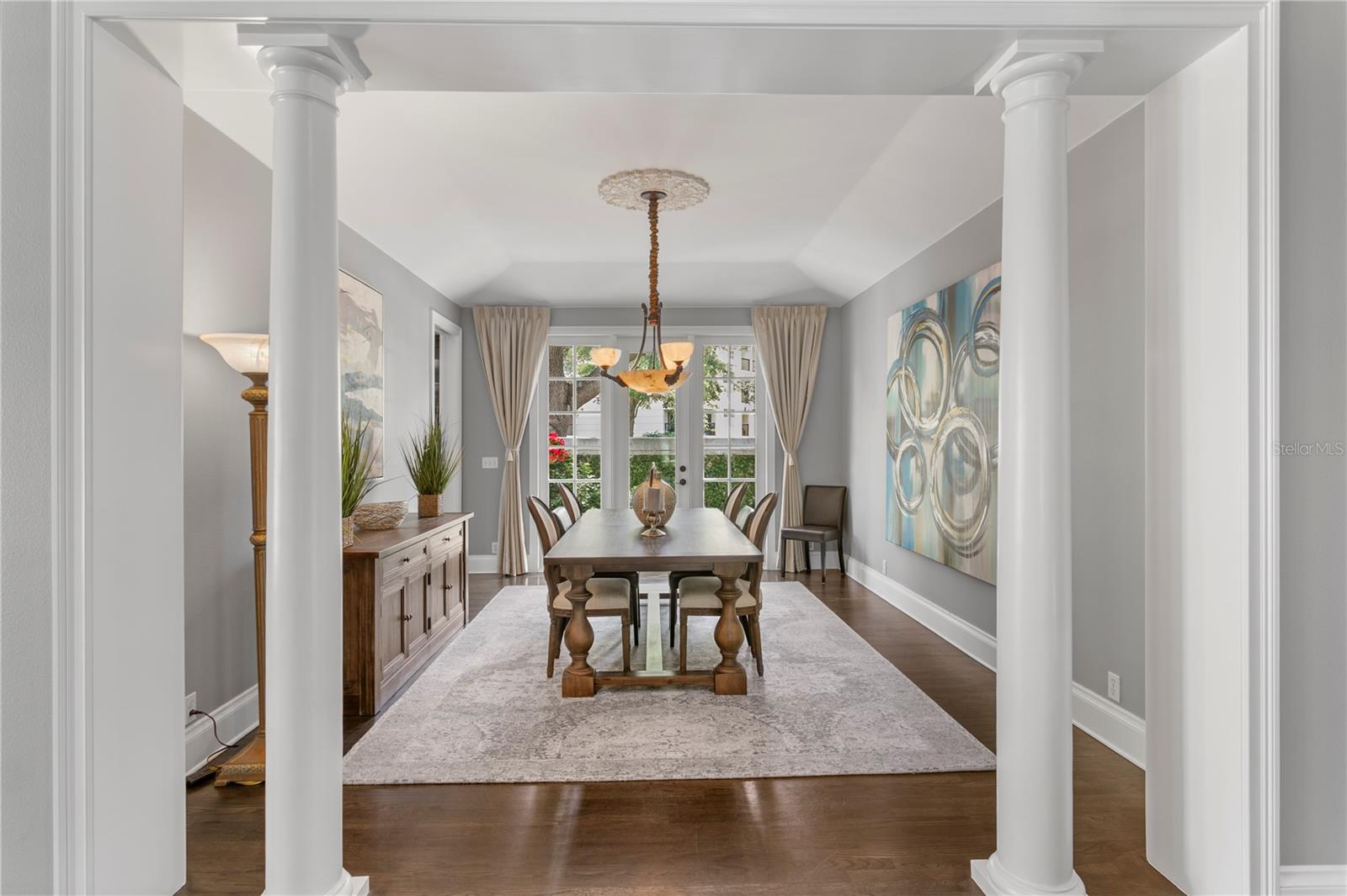 Listing photo id 17 for 901 Harbour Bay Drive
