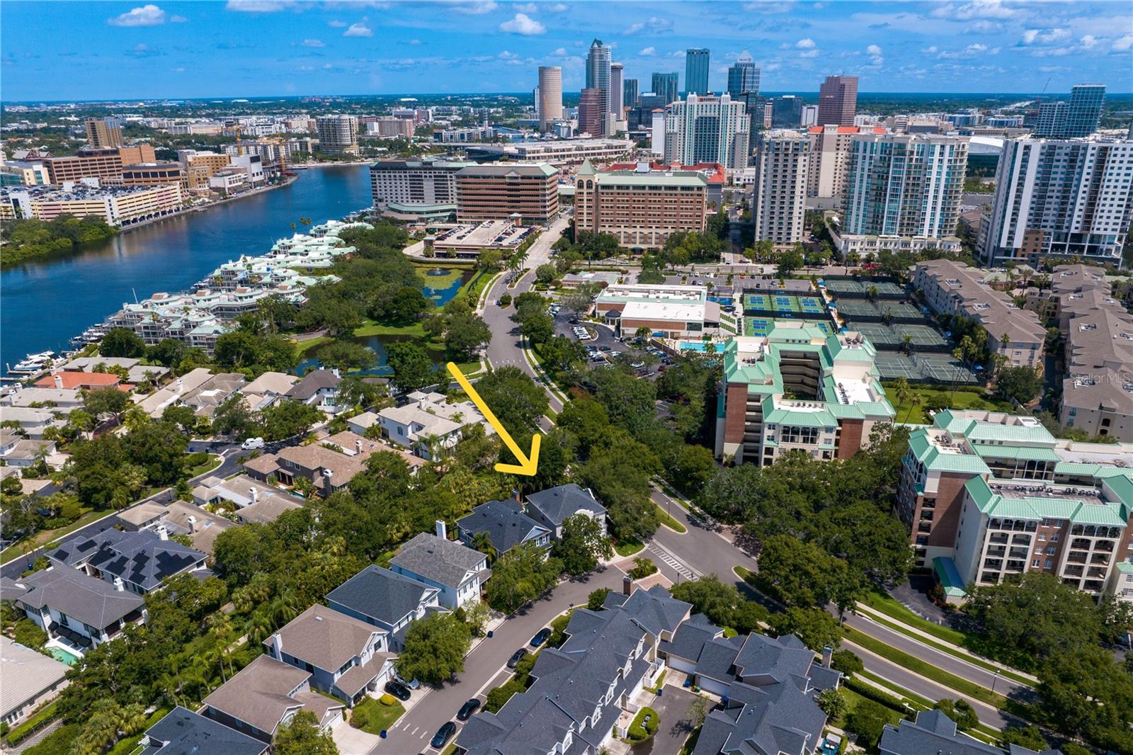 Listing photo id 0 for 901 Harbour Bay Drive