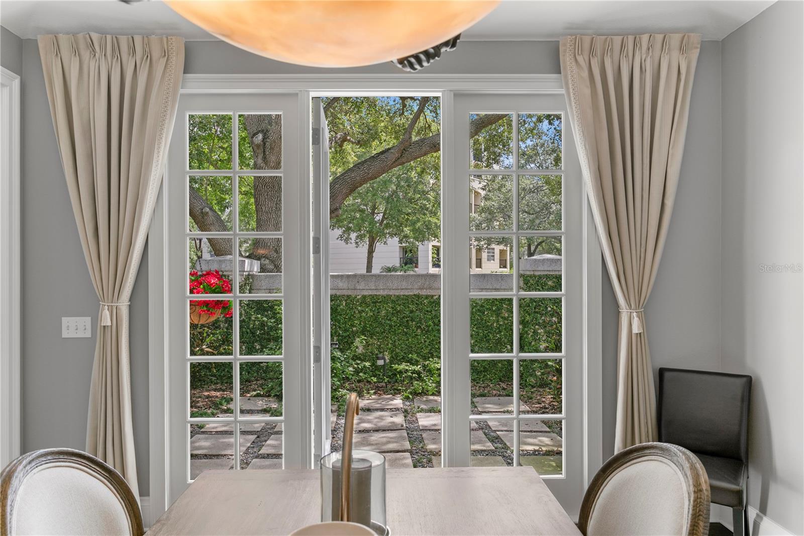 Listing photo id 20 for 901 Harbour Bay Drive