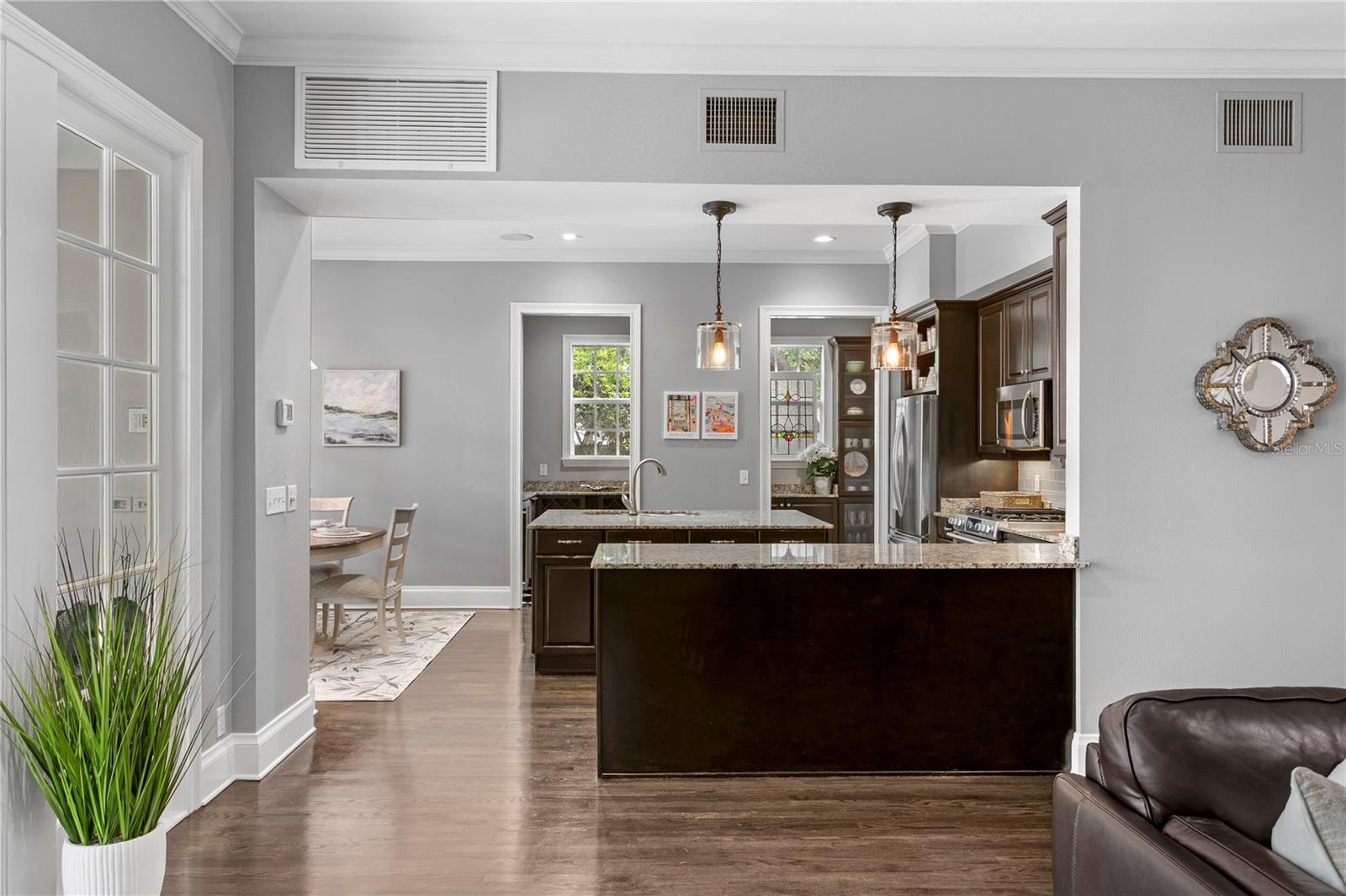 Listing photo id 25 for 901 Harbour Bay Drive