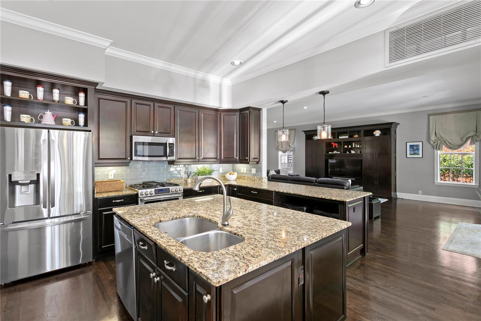 Listing photo id 26 for 901 Harbour Bay Drive