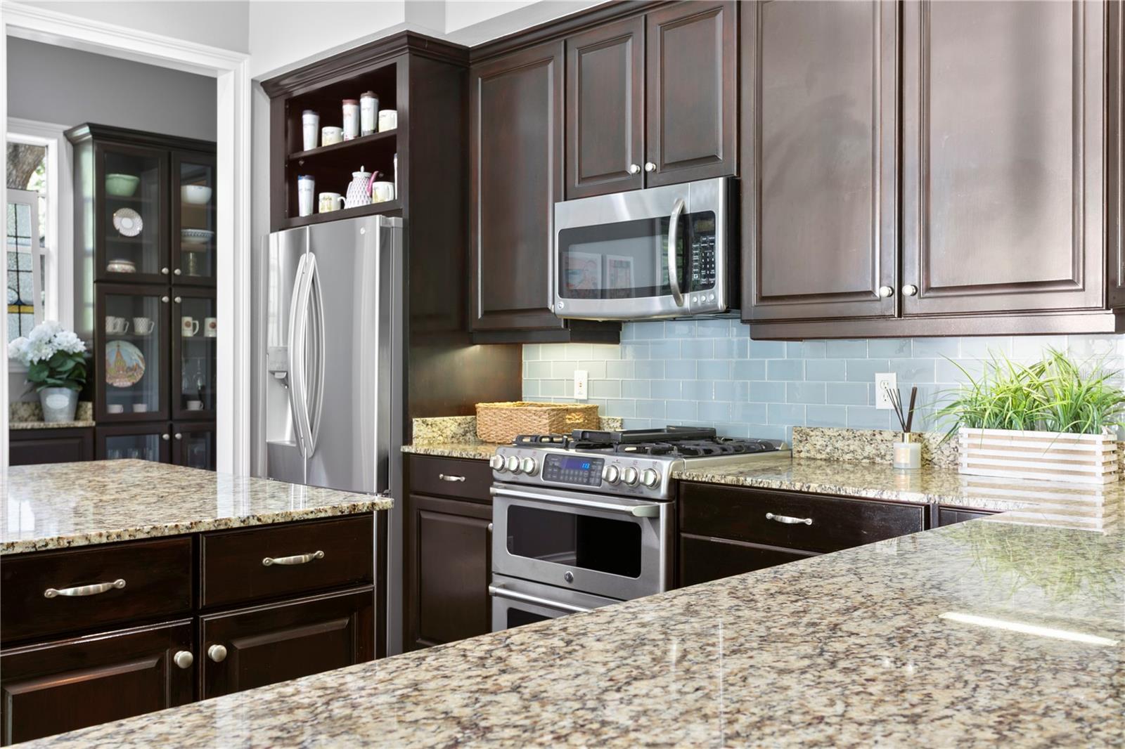 Listing photo id 27 for 901 Harbour Bay Drive