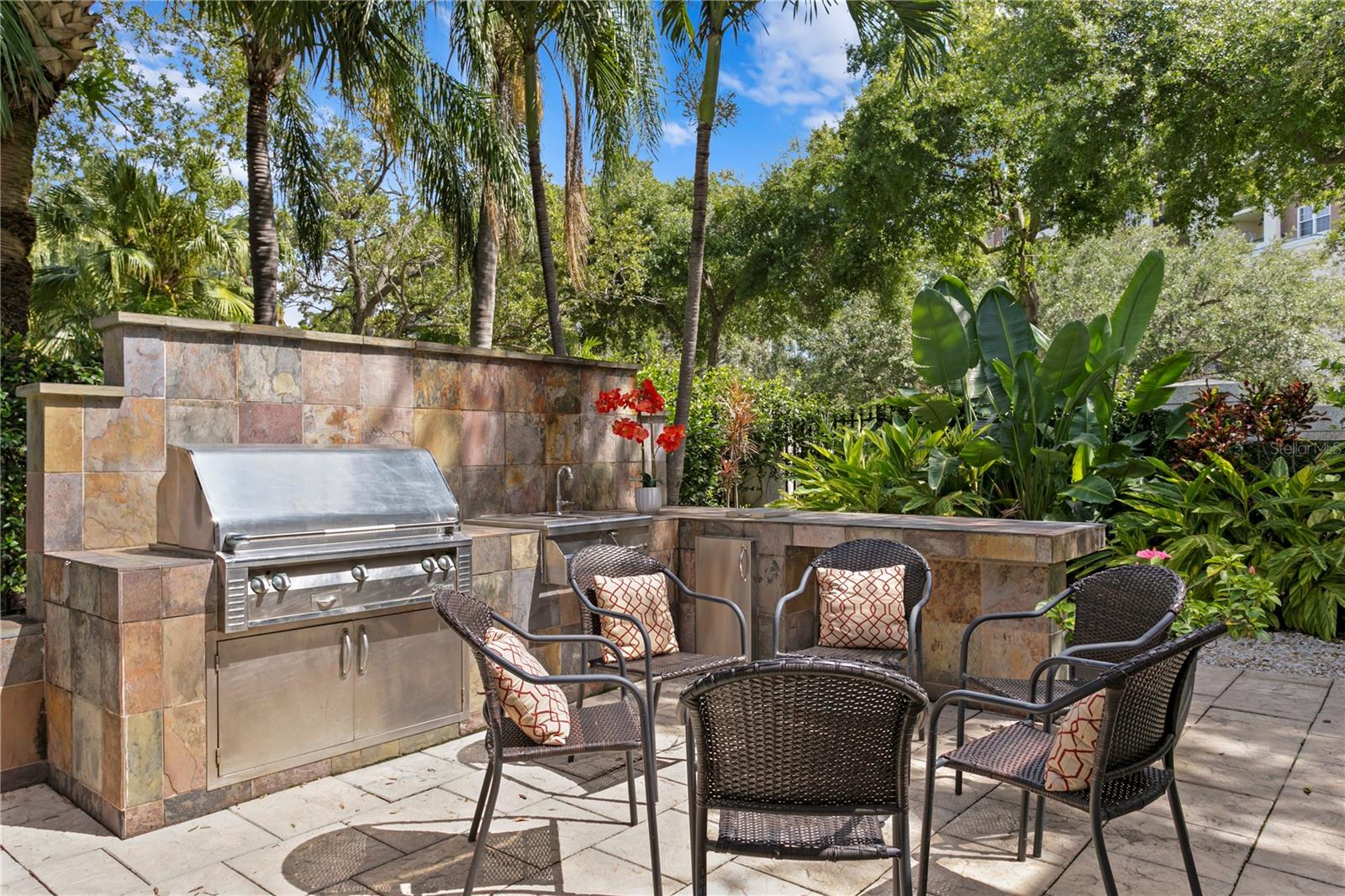 Listing photo id 34 for 901 Harbour Bay Drive