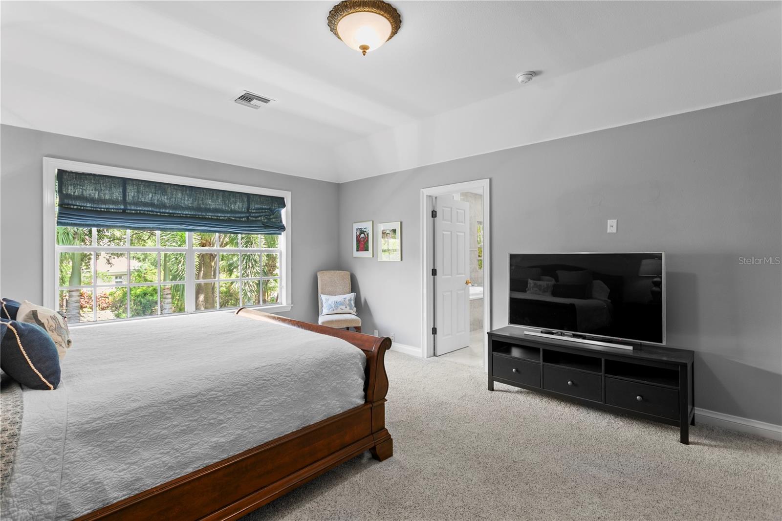 Listing photo id 40 for 901 Harbour Bay Drive