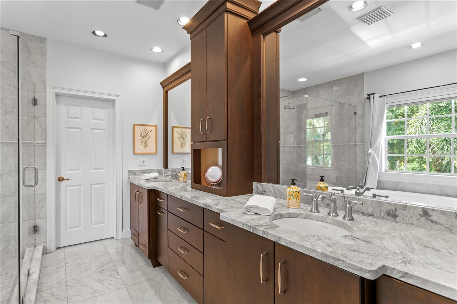 Listing photo id 42 for 901 Harbour Bay Drive
