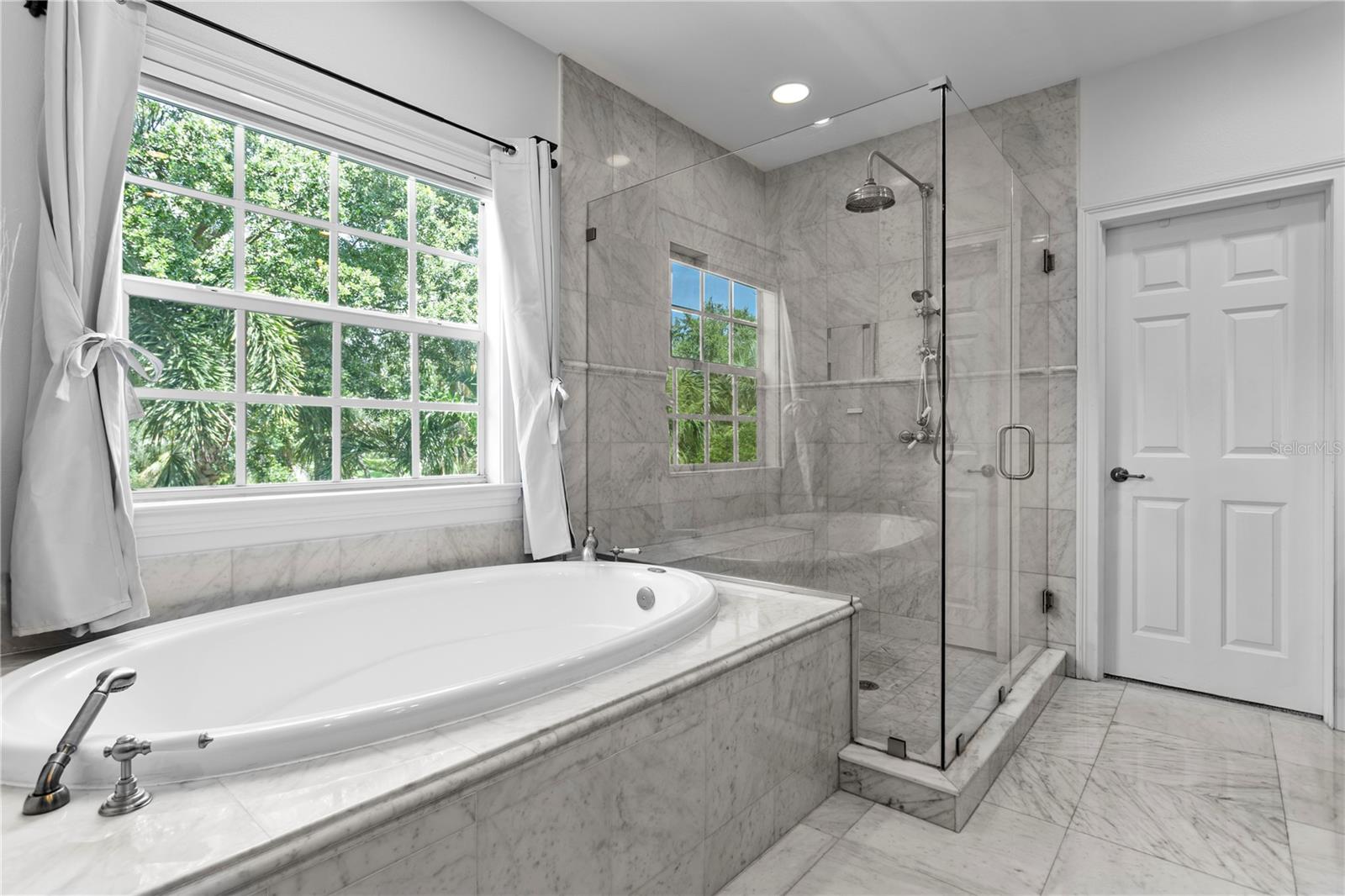 Listing photo id 43 for 901 Harbour Bay Drive