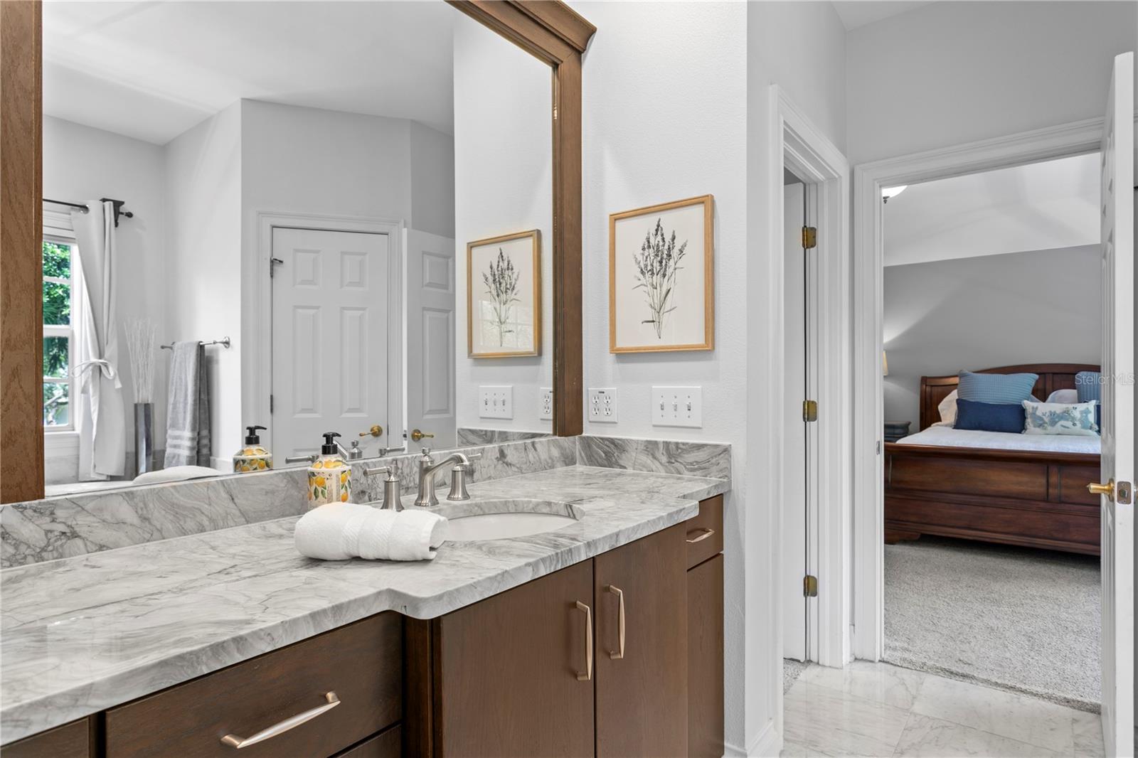 Listing photo id 47 for 901 Harbour Bay Drive