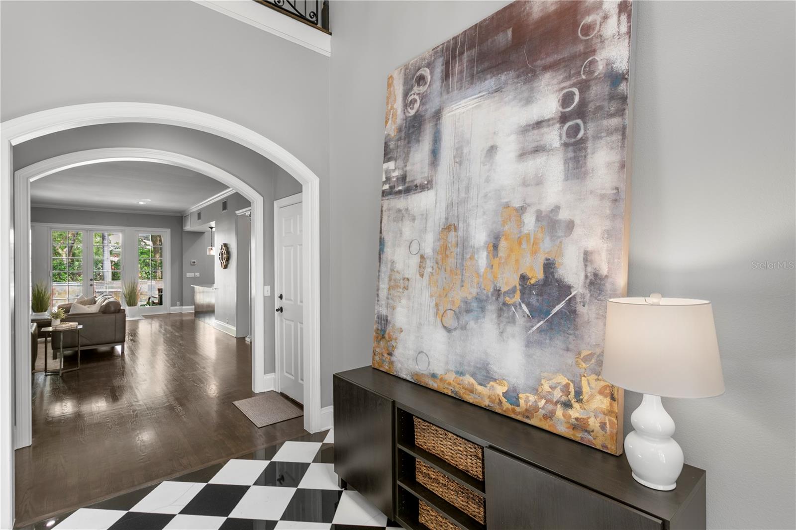 Listing photo id 3 for 901 Harbour Bay Drive