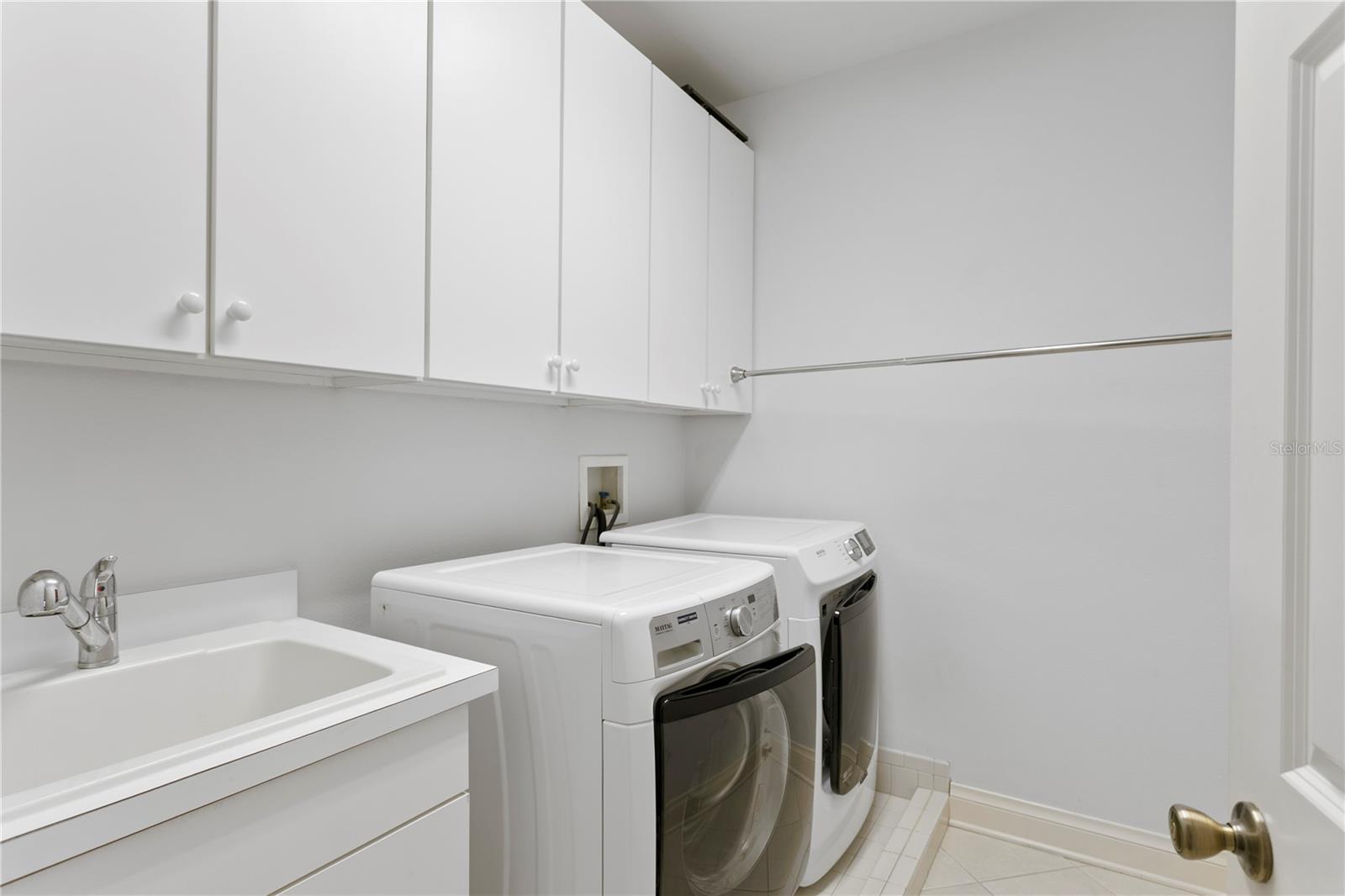 Listing photo id 59 for 901 Harbour Bay Drive