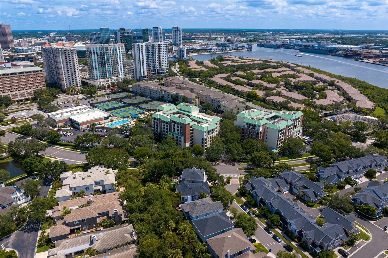 Listing photo id 68 for 901 Harbour Bay Drive