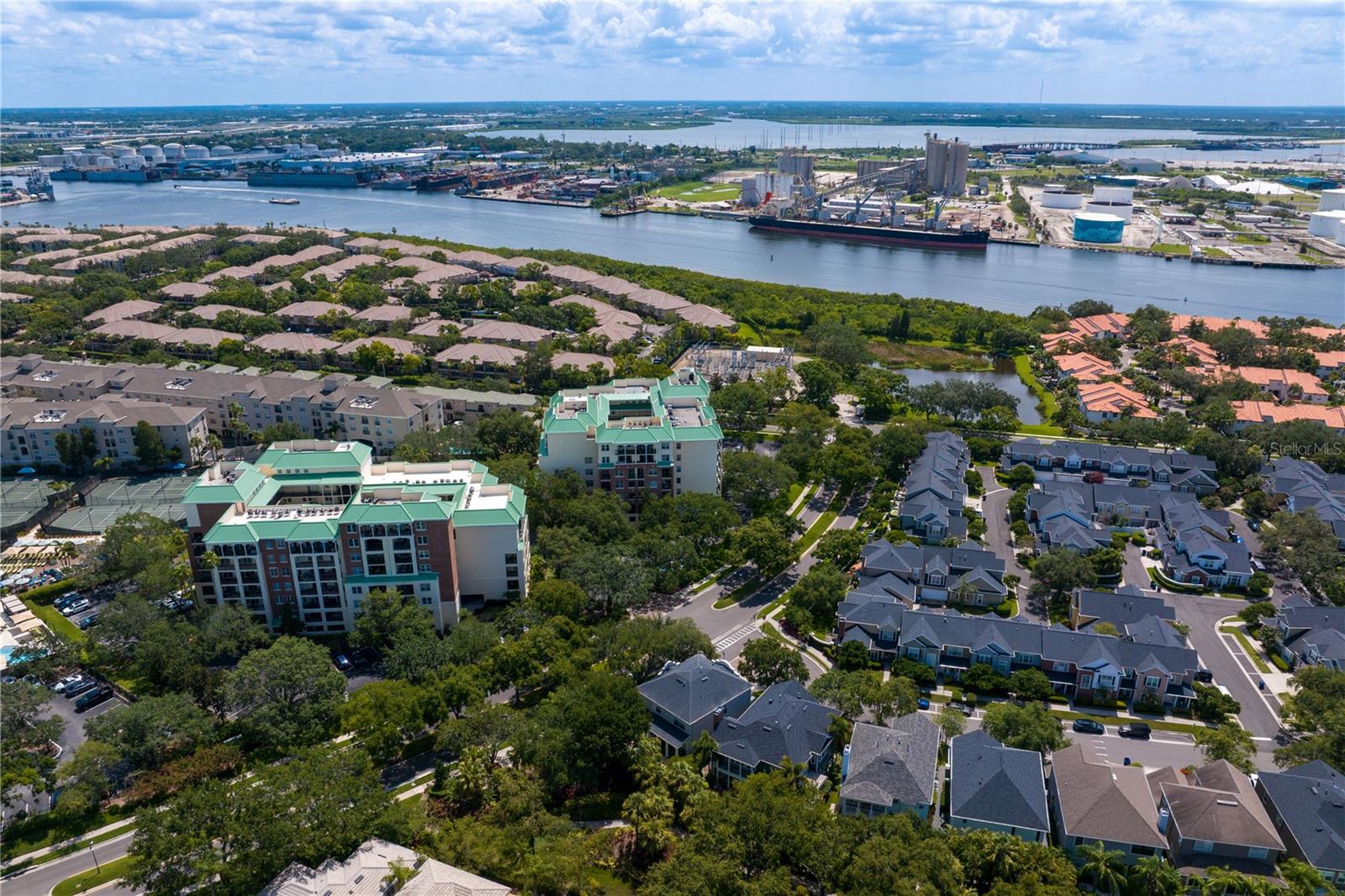 Listing photo id 69 for 901 Harbour Bay Drive