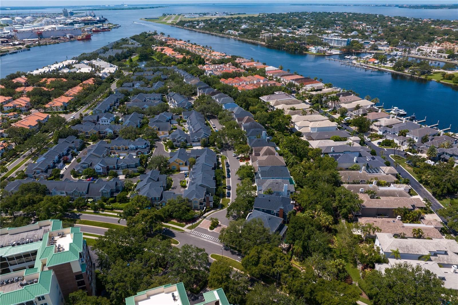 Listing photo id 71 for 901 Harbour Bay Drive