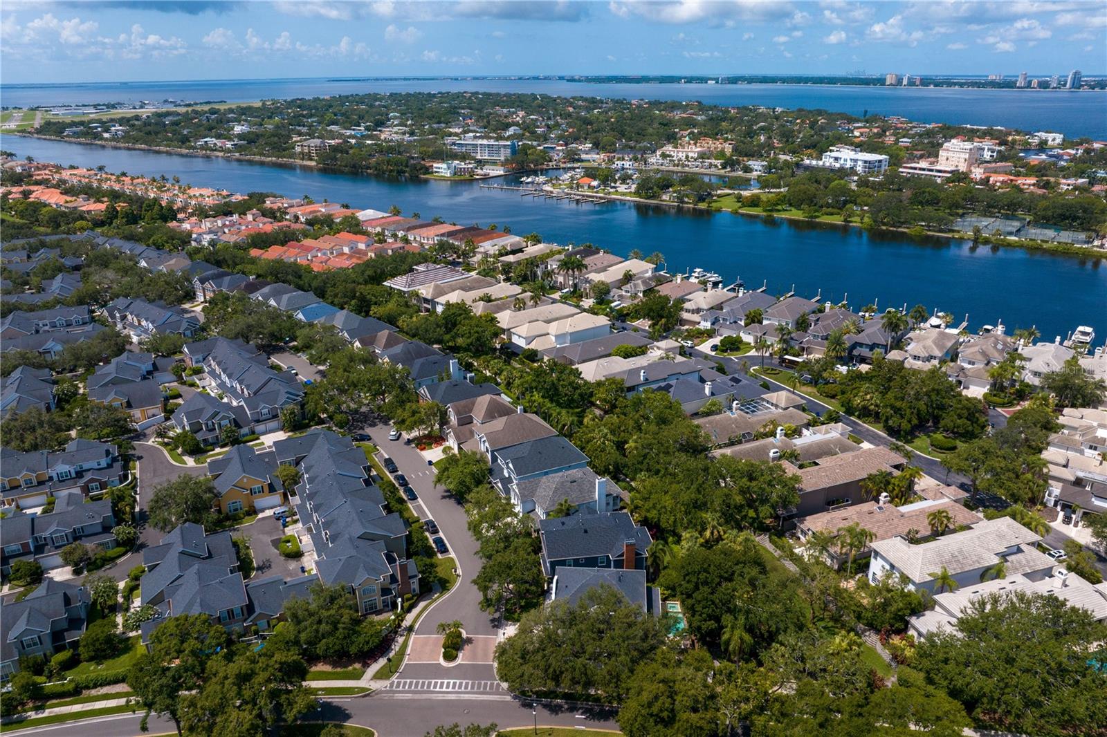 Listing photo id 72 for 901 Harbour Bay Drive