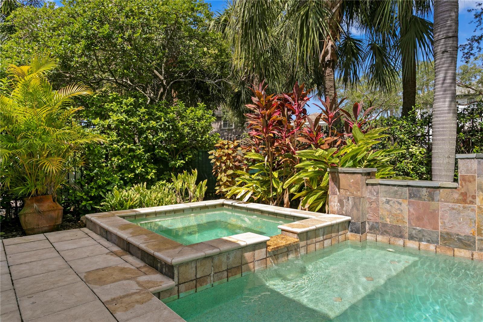 Listing photo id 7 for 901 Harbour Bay Drive
