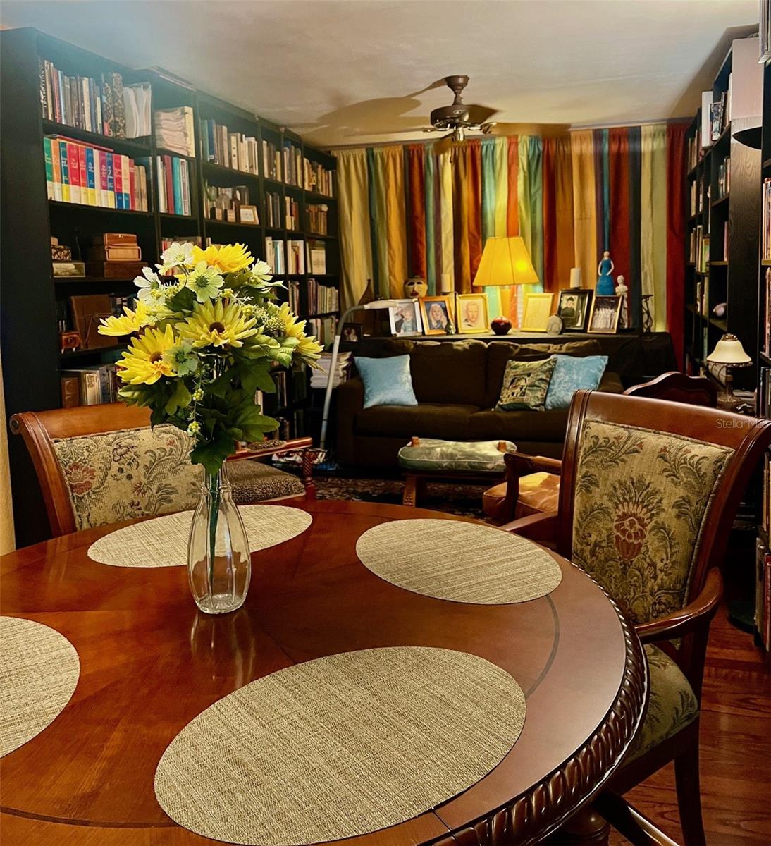 Listing photo id 2 for 4418 Melrose Avenue