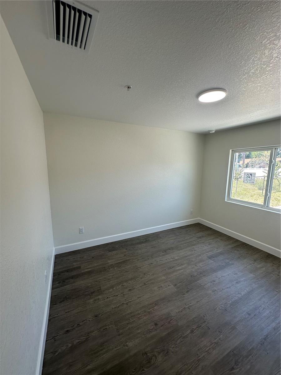 Image 15 of 54 For 326 Grosse Avenue 5