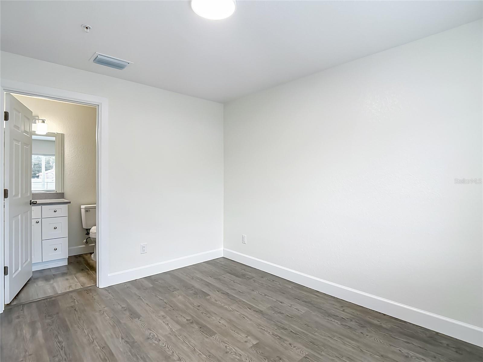 Image 16 of 54 For 326 Grosse Avenue 5