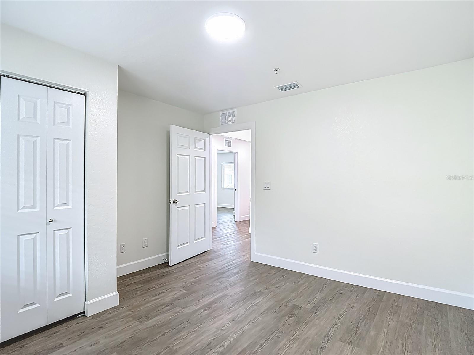 Image 21 of 54 For 326 Grosse Avenue 5