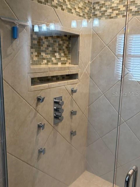 Image 18 of 81 For 2527 Arborwood Drive