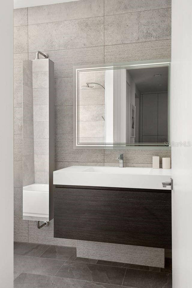 Image 13 of 14 For 668 Newton Avenue S