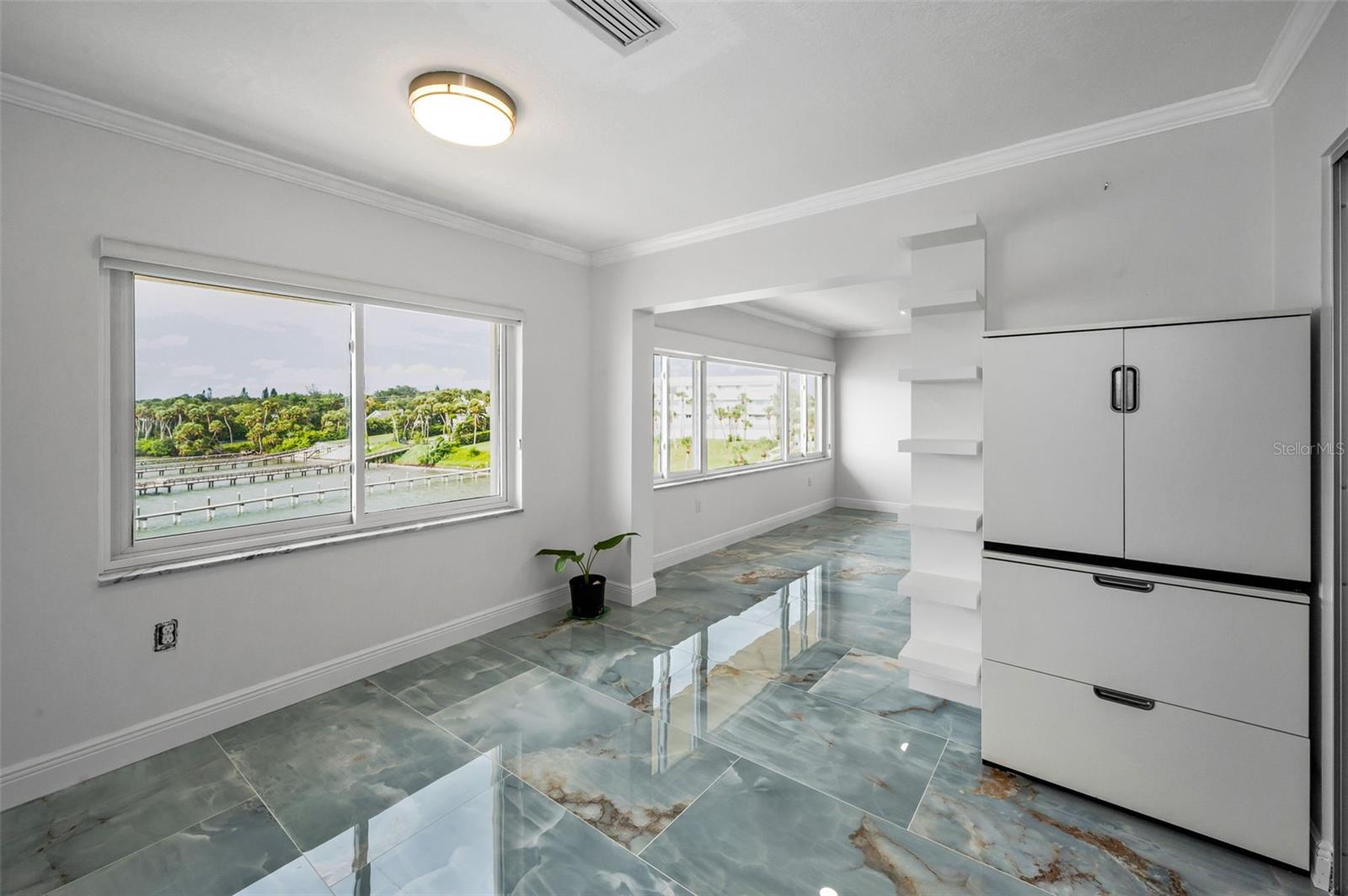 Image 45 of 76 For 100 Bluff View Drive 306c