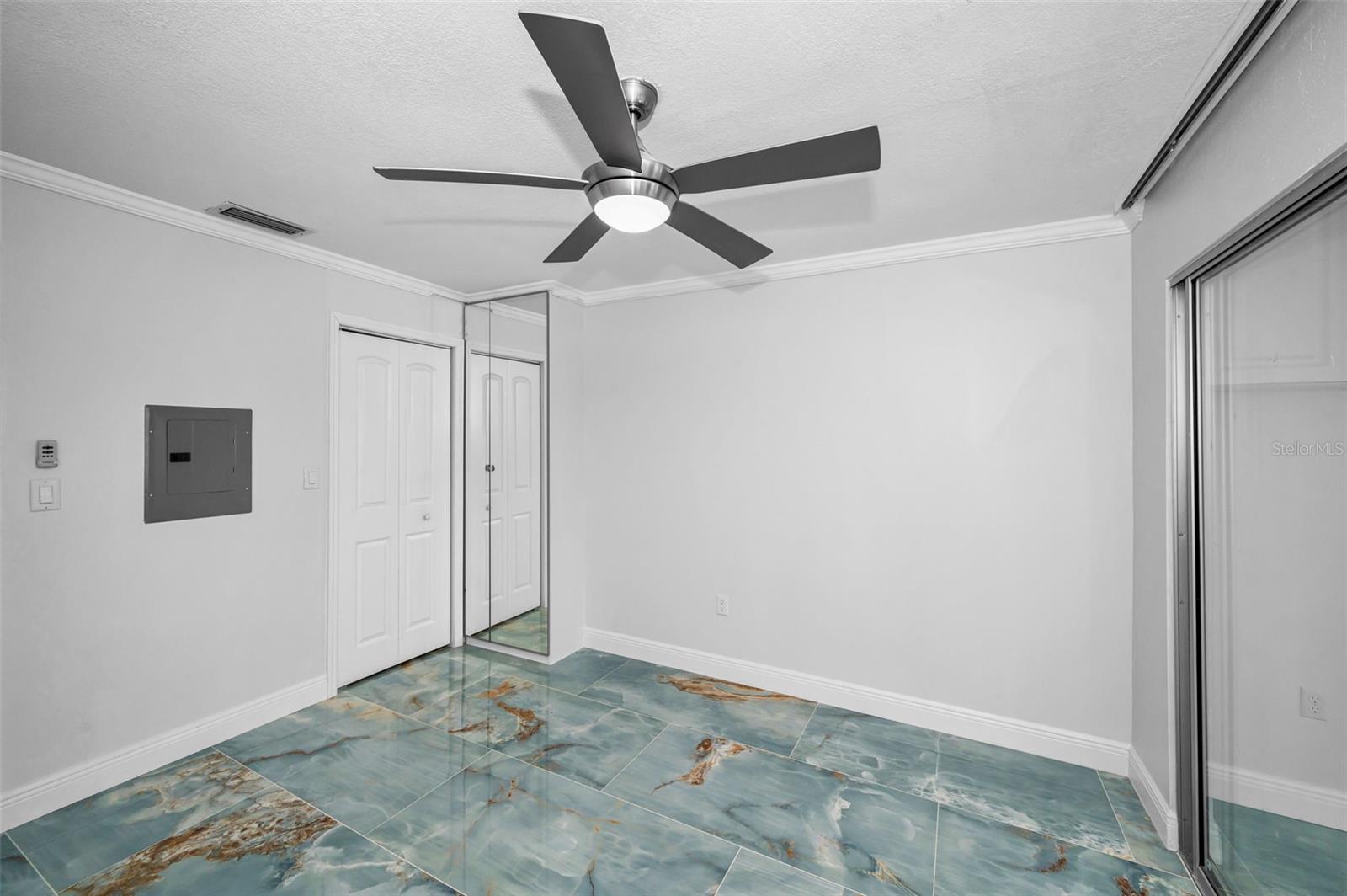 Image 47 of 76 For 100 Bluff View Drive 306c