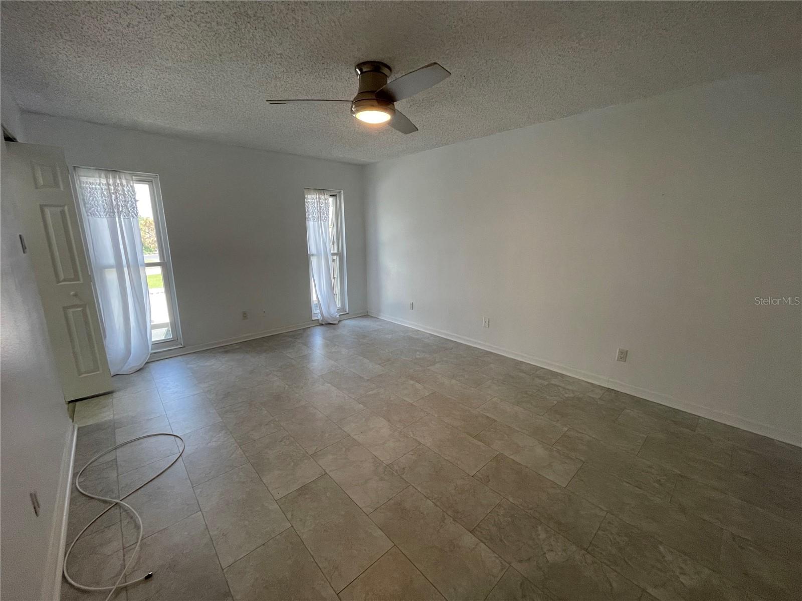 Listing photo id 12 for 223 Elmwood Circle