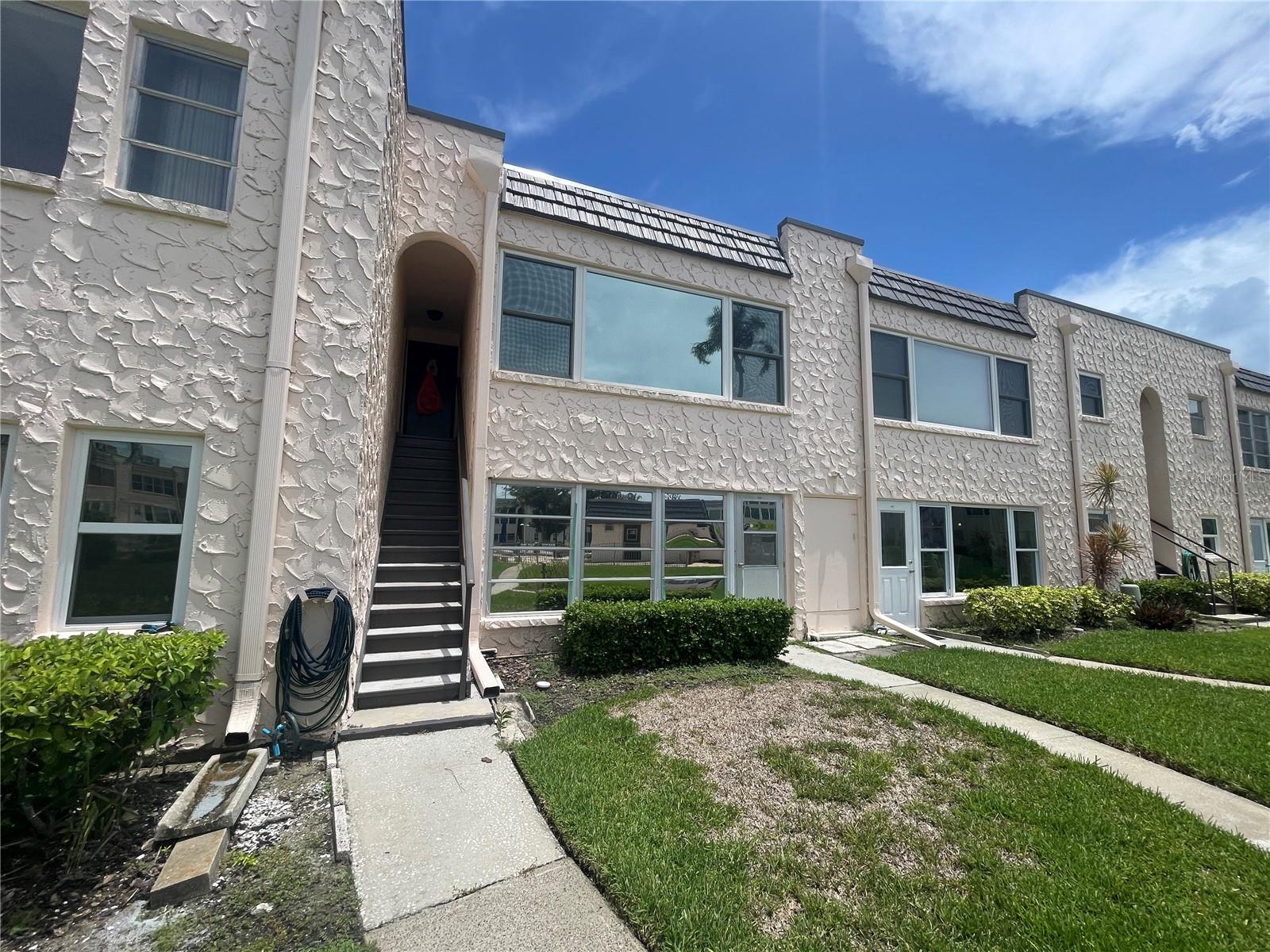 Listing photo id 17 for 223 Elmwood Circle