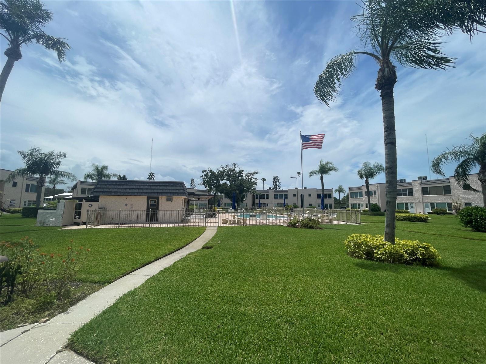 Listing photo id 18 for 223 Elmwood Circle