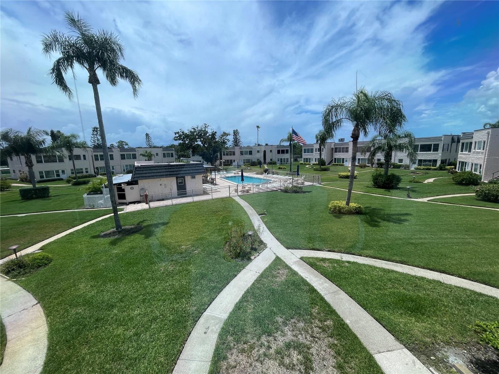 Listing photo id 19 for 223 Elmwood Circle
