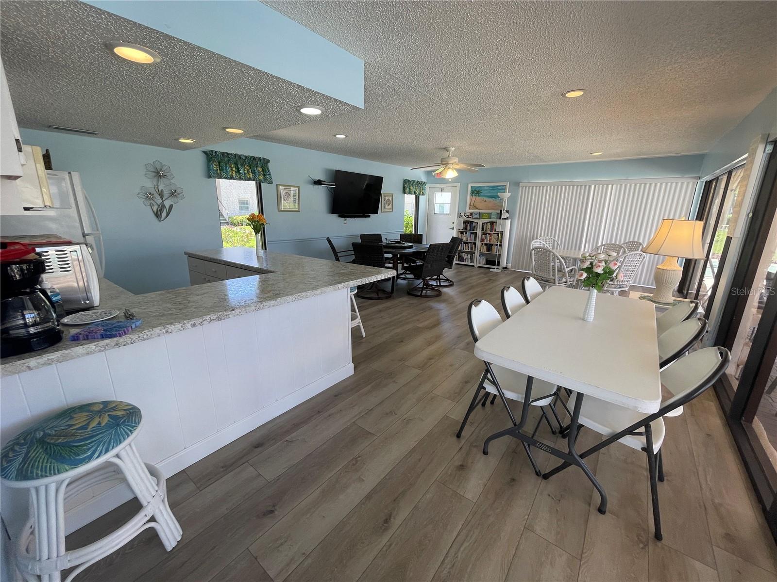Listing photo id 22 for 223 Elmwood Circle
