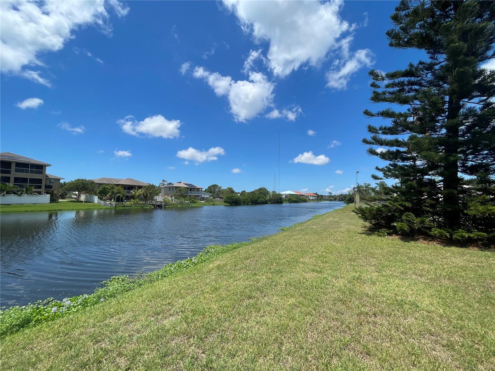 Listing photo id 28 for 223 Elmwood Circle