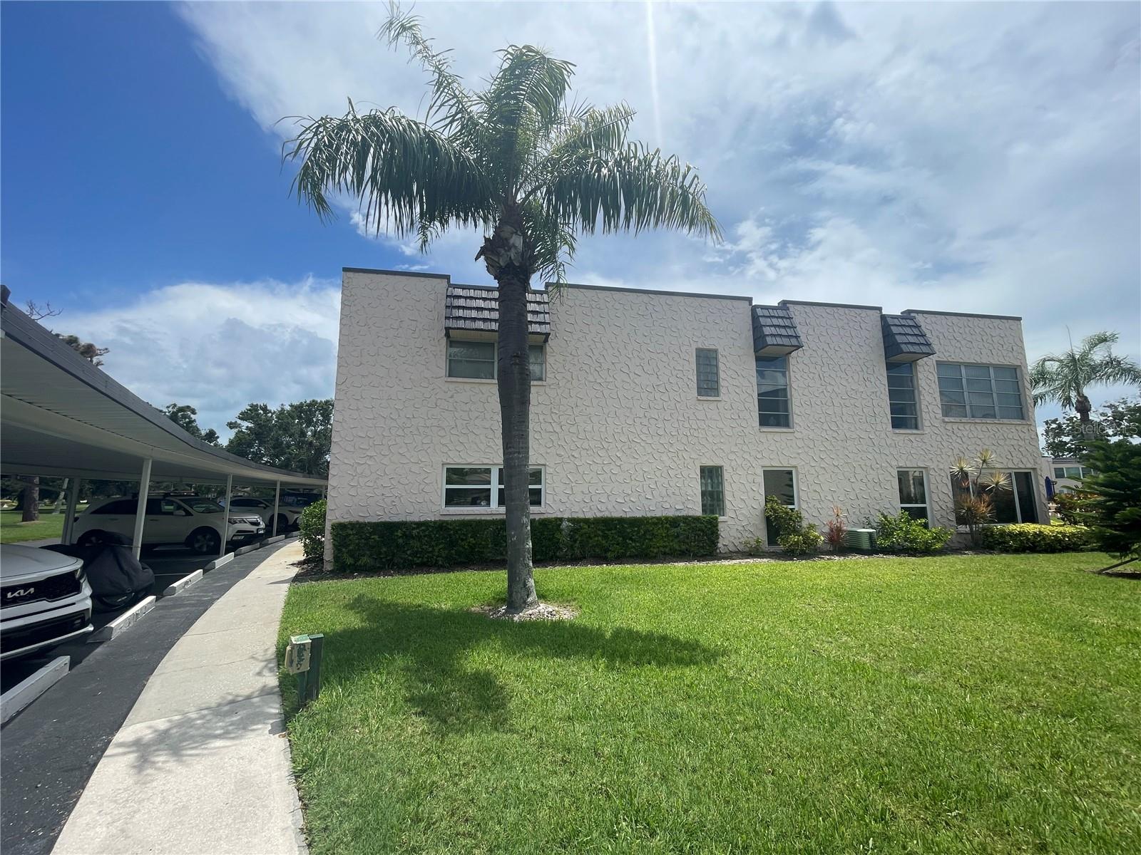 Listing photo id 2 for 223 Elmwood Circle
